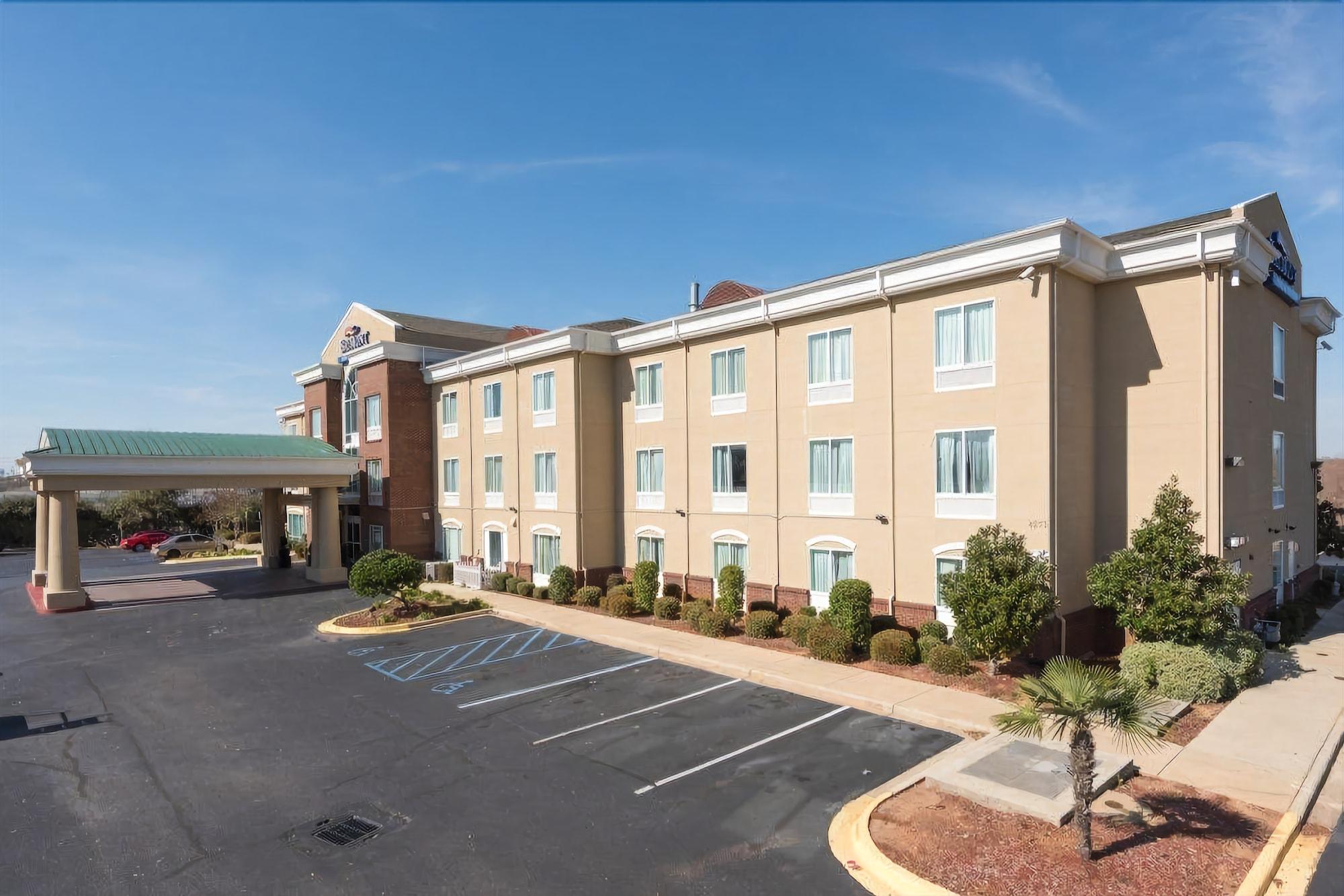Baymont By Wyndham Montgomery South Exterior photo